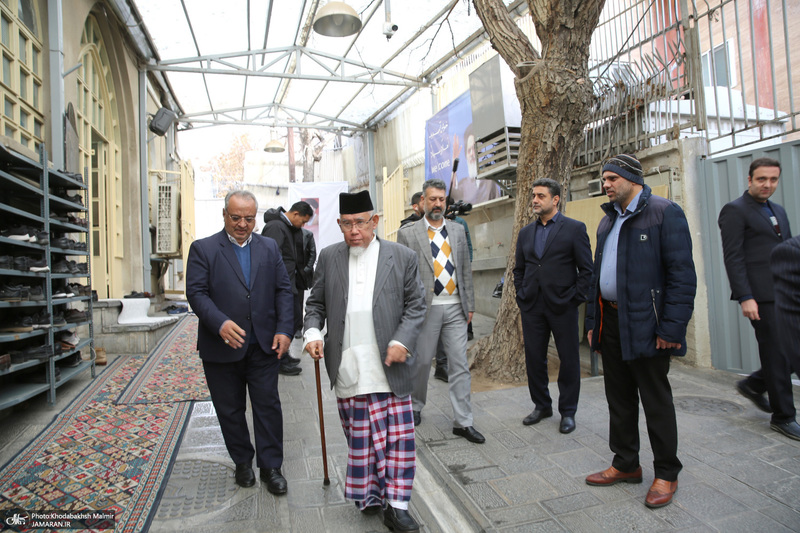 بازدید جمعی از مهمانان شرکت کننده رویداد بین المللی جایزه جهانی امام خمینی از جماران