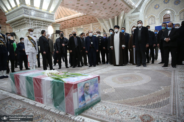 وداع با پیکر مطهر شهید محسن فخری زاده در حرم امام خمینی(س)