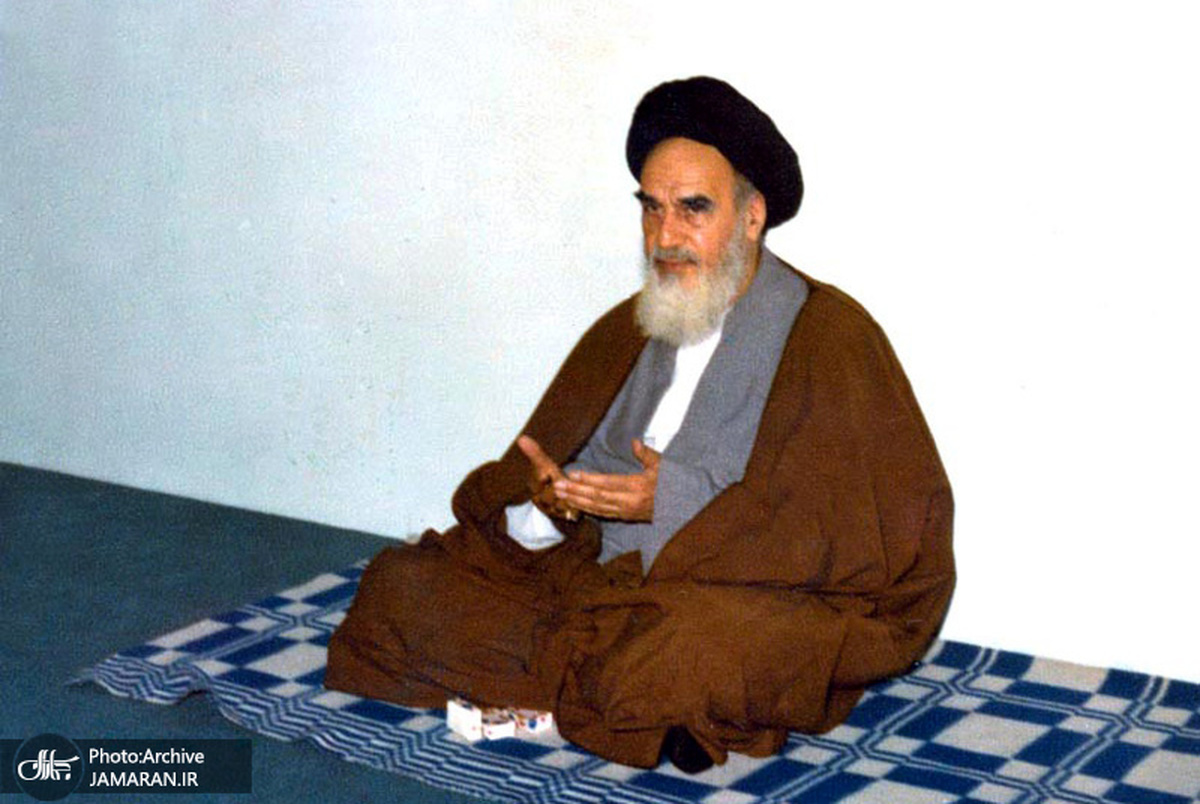 امام خمینی: ادعیه نقش نورافکن را برای انسان دارند/ به دعاها عنایت کنید