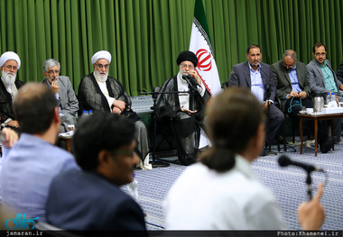 دیدار جمعی از شاعران و اهالی فرهنگ و ادب با رهبر معظم انقلاب