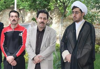 پاکبان سنندجی با پای پیاده به دیدار رهبری می رود