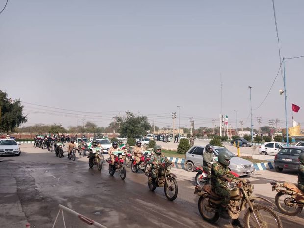 استقبال نمادین از ورود امام خمینی(ره) از فرودگاه تا گلزار شهدای اهواز