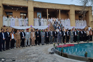 جشن ازدواج 114 زوج شهرستان خمین در بیت تاریخی حضرت امام (س)