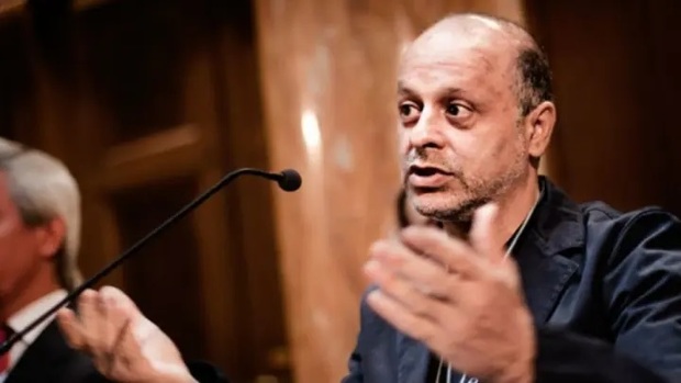 اکبر گنجی: این دفاع مقدس، مقدس ترین دفاع هاست/ ما باید ایران را حفظ کنیم و به نسل بعد بسپاریم/ آمریکا و اروپا با برنامه ریزی قبلی، ایران را به مذاکره کشاندند و فریب دادند/ ایرانیان خوب درخشیدند و اوهام هیتلر را بر باد دادند