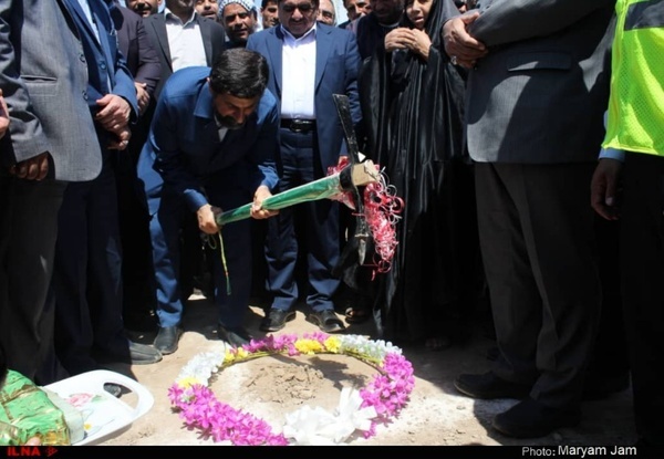 گزارش تصویری مراسم آغاز بازسازی و آیین کلنگ زنی اولین واحد مسکونی تخریبی در سیل خوزستان