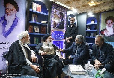 غرفه موسسه تنظیم و نشر آثار امام خمینی (س) در سی و دومین نمایشگاه بین المللی قرآن کریم-1