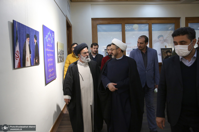 بازدید رئیس موسسه تنظیم و نشر آثار امام خمینی (س) از نمایشگاه عکس «امام دل‌ها‎»  و گذر فرهنگی هفته بر آستان آفتاب
