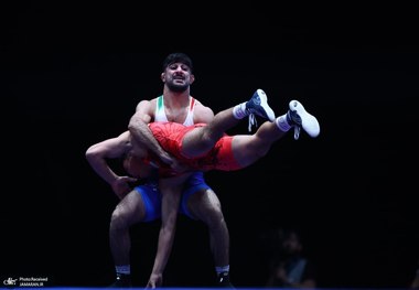 ویدیو| دو کت سالتوی دیدنی نابغه کشتی ایران در ریاض