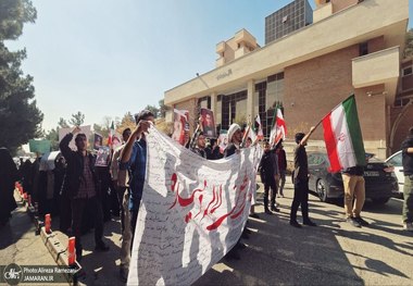 روایت دانشجویان دانشگاه شهید بهشتی از اتفاقات یکشنبه(سوم اسفند ماه)؛ از شعارها و پلاکاردهای دانشجویان تا ورود یک خودرو به محدوده حضور معترضان