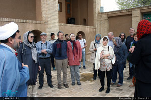 بازدید جمعی از گردشگران آلمانی از بیت امام در خمین‎