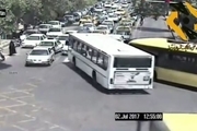لج بازی رانندگان اتوبوس شرکت واحد منجر به تصادف شد! + فیلم