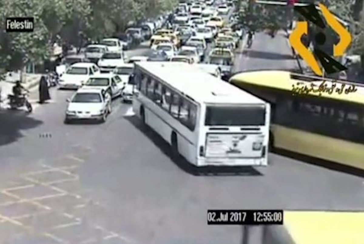 لج بازی رانندگان اتوبوس شرکت واحد منجر به تصادف شد! + فیلم