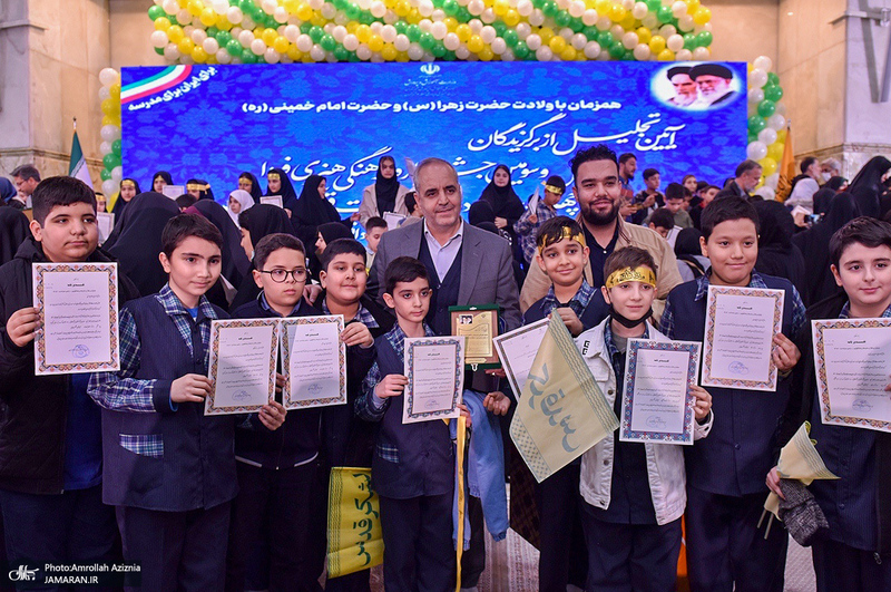 مراسم تجلیل از دانش آموزان برگزیده فرهنگی، هنری و قرآن، عترت و نماز منطقه 19