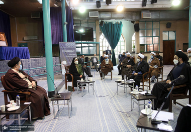 گزارش جماران از گفت و گوی بین نسلی «آرمان های امام خمینی و جوانان امروز»