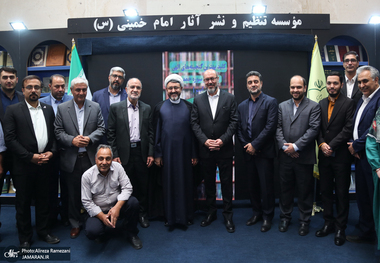 بازدید رئیس موسسه تنظیم و نشر آثار امام خمینی (س) از نمایشگاه کتاب تهران