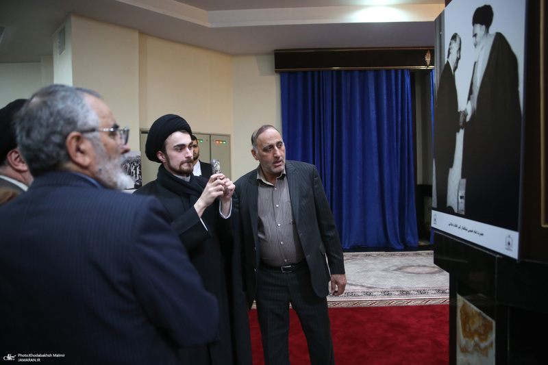 بازدید سید حسن خمینی از نمایشگاع عکس امام امت