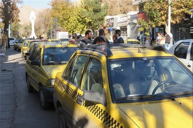 تاکسی داران کرمانشاهی صاحب کارت شناسایی شدند