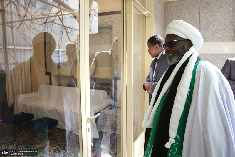بازدید رهبر شیعیان کشور غنا از بیت امام خمینی در جماران