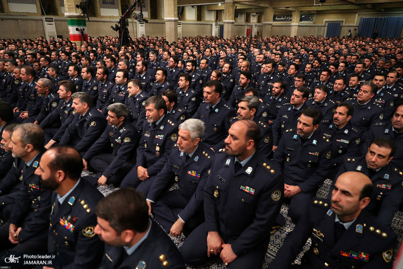 دیدار جمعی از فرماندهان و کارکنان نیروی هوایی ارتش با فرمانده معظم کل قوا