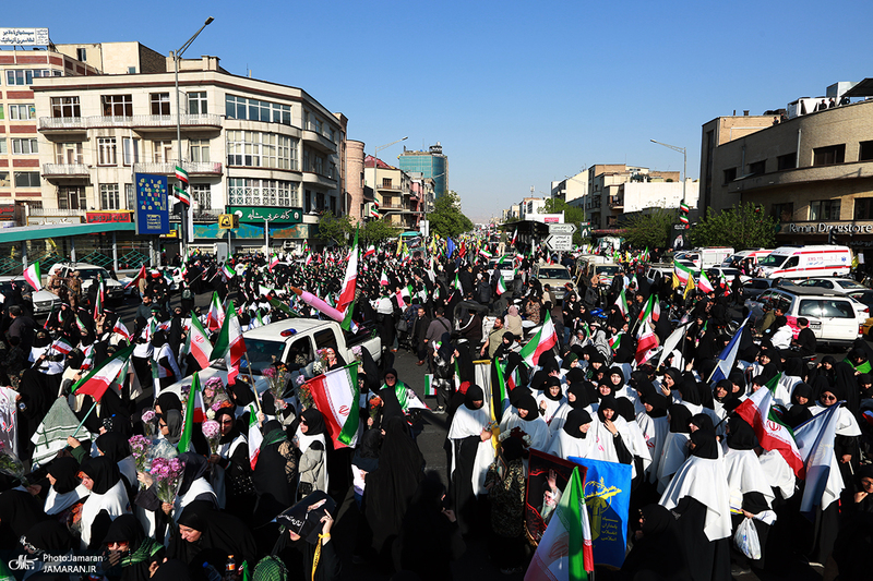 راهپیمایی دختران «جان‌فدای ایران»- ۲