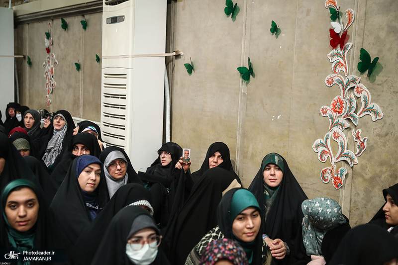 دیدار هزاران نفر از زنان و دختران با رهبر معظم انقلاب