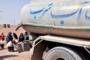 آ‌ب‌رسانی شهر 7 هزار نفری‌« کلگه سردشت » ‌با تانکر  خشک شدن 42حلقه چاه در خان میرزا