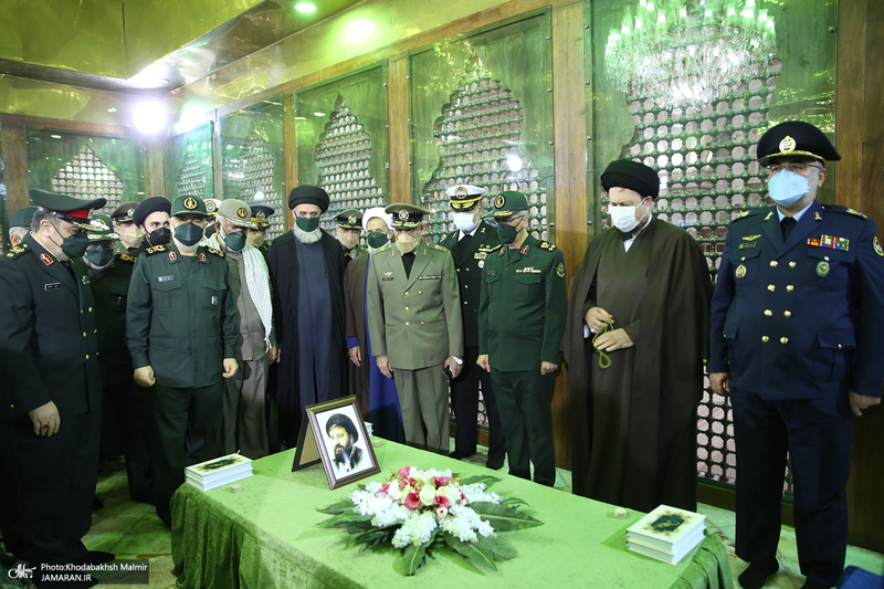 تجدید بیعت فرماندهان ارشد نیروهای مسلح با آرمان های حضرت امام خمینی (س)