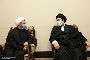 اقامه نماز بر پیکر مرحوم حاج محمد کمساری توسط سید حسن خمینی