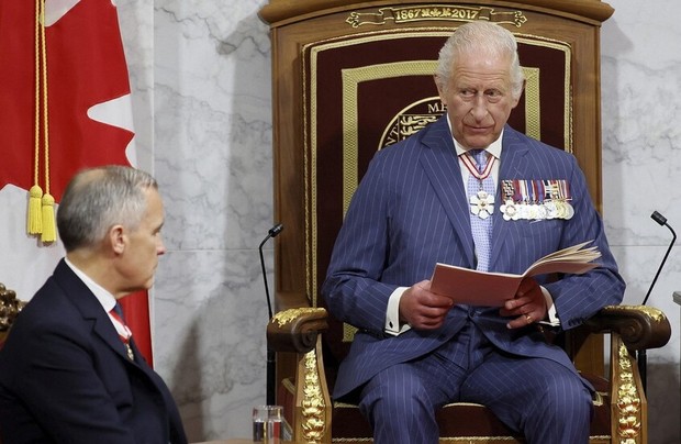 پادشاه انگلیس در یک سخنرانی کم سابقه در پارلمان کانادا به ترامپ حمله کرد