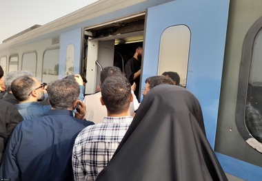 شوخی وزیر راه با خبرنگار جماران در ریل باس خنک خرمشهر-شلمچه: «ریل باس را پسندیدین؟»