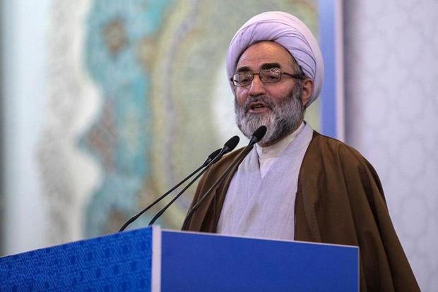 ملت ایران در مقابل همه قوانین ظالمانه می ایستد