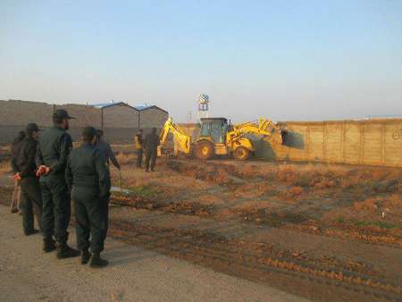 20 مورد ساخت و ساز غیرمجاز در اراضی کشاورزی پاکدشت تخریب شد