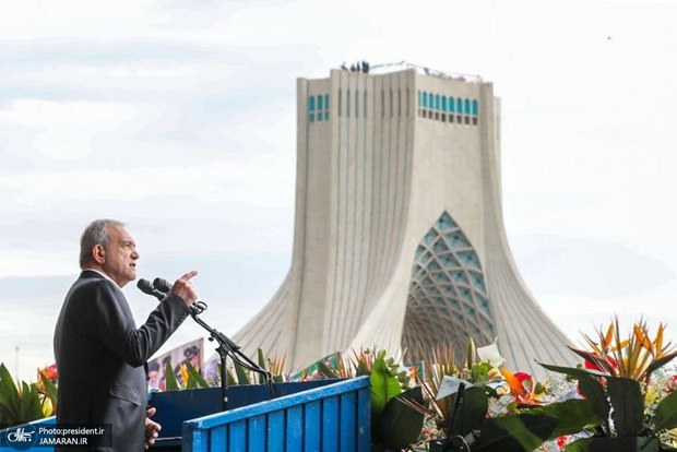 پزشکیان: موظفیم به همه کسانی که در حوادث اخیر آسیب دیدند، خدمت کنیم/ باید شکافی را که دشمنان بین ما ایجاد کردند، درمان کنیم