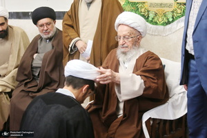 عمامه گذاری طلاب در روز عید مبعث توسط مراجع عظام تقلید‎‎