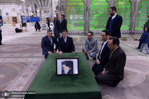 ادای احترام هیات جوانان کشور آذربایجان و هیات جوانان وزارت ورزش و جوانان ایران به آرمان های حضرت امام(س)