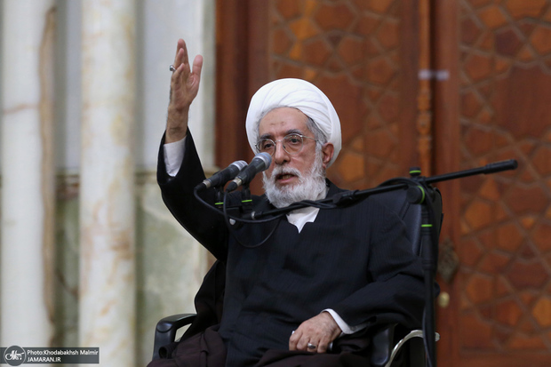 آیت الله روحانی: غرور ابتدای سقوط است