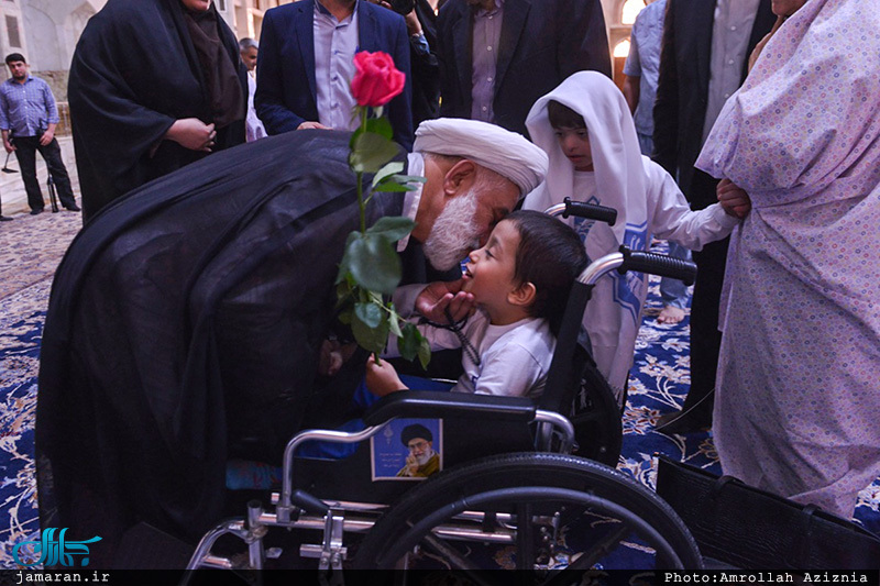 حضور مددجویان موسسه بچه های آسمان در حرم مطهر امام خمینی(س)