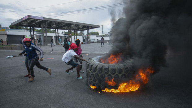 دولت هائیتی سوخت را گران کرد مردم خانه های مقامات را غارت کردند