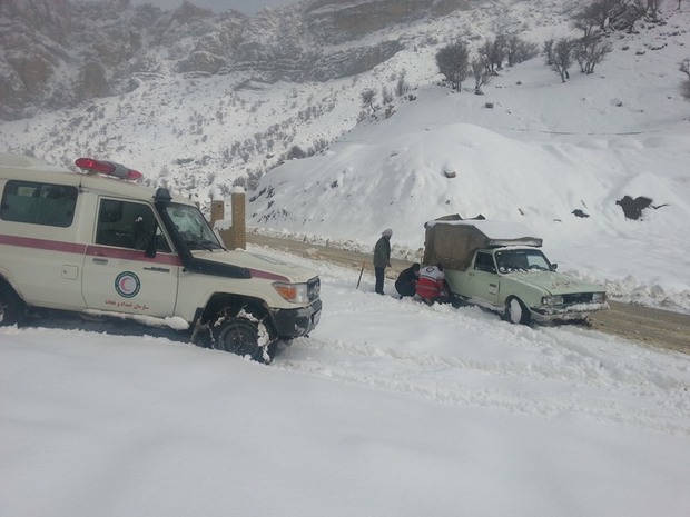 سرنشینان 70 خودرو در برف تاراز اندیکا نجات یافتند