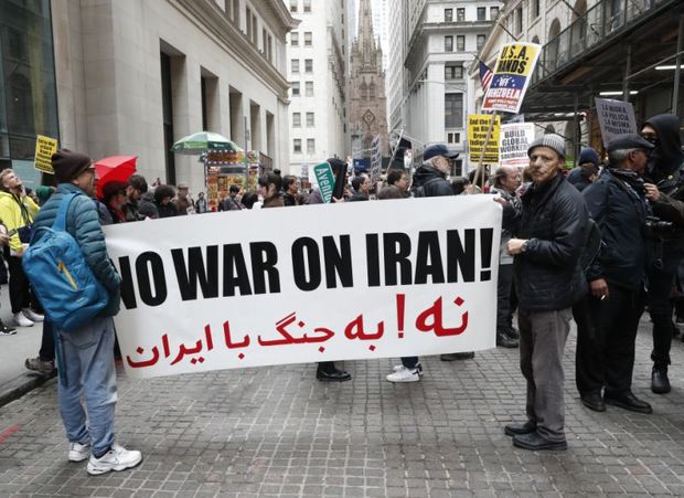 «شعار نه به جنگ با ایران» در تظاهرات روز جهانی کارگر در آمریکا + عکس