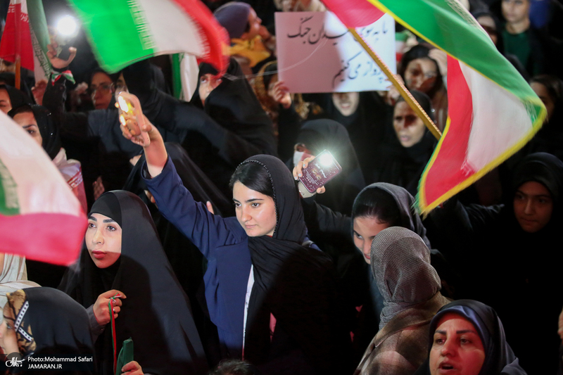 حرکت دسته مردمى پرچمداران ایران به مناسبت روز جمهوری اسلامی ایران-۲
