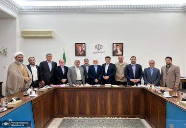 عارف: برای تحقق رشد ۸ درصد نمی‌توانیم خود را به منابع داخلی محدود کنیم/ در هر جایی که سرمایه‌گذار آماده همکاری باشد، دولت حمایت کامل خواهد کرد/ سرزمین گیلان ارزشی غیرقابل وصف دارد