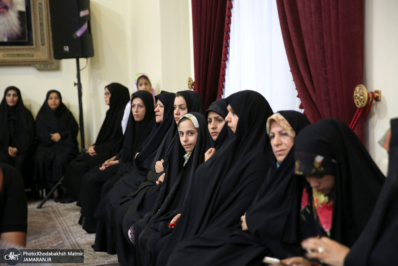 دیدار کارکنان حرم و موسسه تنظیم و نشر آثار امام خمینی(س) با سید حسن خمینی