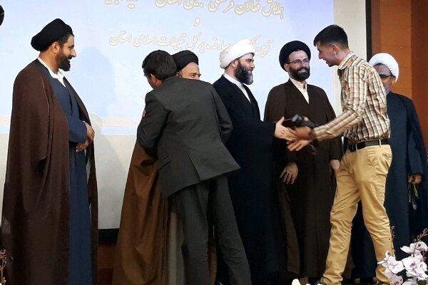رئیس سازمان تبلیغات اسلامی از خانواده روحانی شهید کهگیلویه و بویراحمد تجلیل کرد