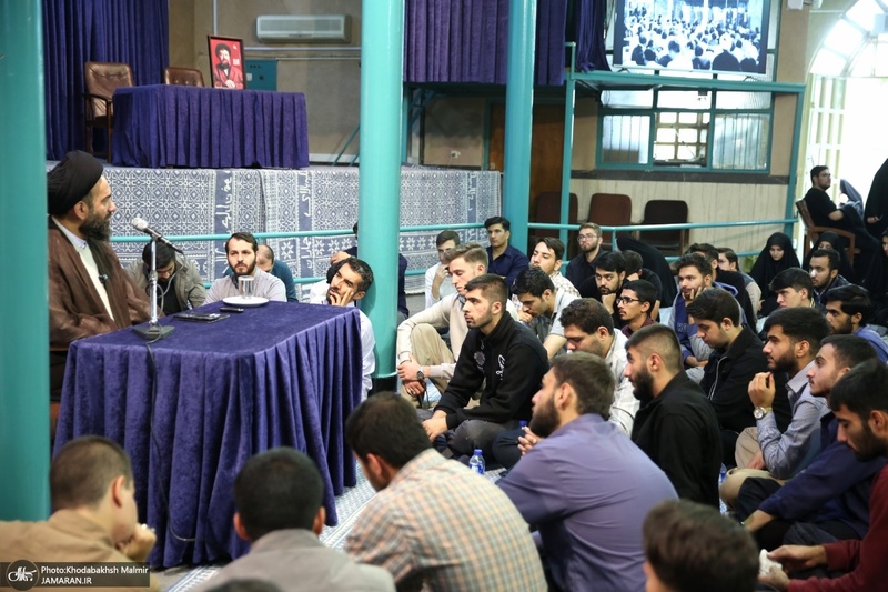 بازدید جمعی از داشجویان دانشگاه‌های آذربایجان شرقی از حسینیه جماران