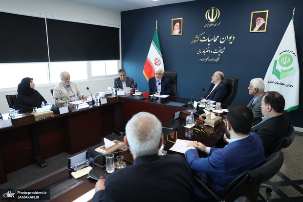 عارف: تحریم‌های خشن و ظالمانه نمی‌تواند ما را تسلیم کند/ باید برای هزینه کرد یک ریال از بودجه و بیت‌المال پاسخگو بود/ دولت آمادگی دارد تا سالم‌سازی را از بالاترین سطوح اجرایی با کمک‌ نهادهای نظارتی آغاز کند