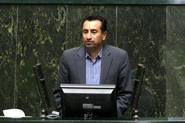 انتقاد دبیر کمیسیون اجتماعی مجلس از پلیس بخاطر تعلل در صدور گواهینامه موتورسیکلت زنان؛ باید تصمیمات عقلانی و غیرجناحی برای بهبود زندگی مردم بگیریم /زنان سال‌هاست در شهرهای مختلف از موتورسیکلت استفاده می‌کنند/گواهینامه زنان یک مطالبه عمومی است
