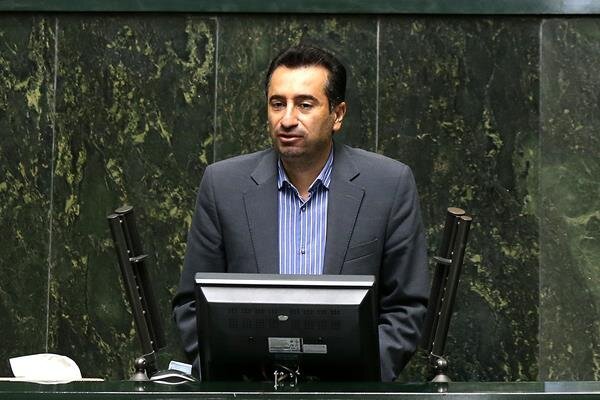 انتقاد دبیر کمیسیون اجتماعی مجلس از پلیس به خاطر تعلل در صدور گواهینامه موتورسیکلت زنان: باید تصمیمات عقلانی و غیرجناحی برای بهبود زندگی مردم بگیریم/ زنان سال&zwnj;هاست در شهرهای مختلف از موتورسیکلت استفاده می&zwnj;کنند/صدور گواهینامه زنان یک مطالبه عمومی است