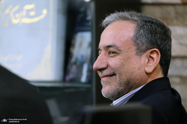 عراقچی در برنامه تلویزیون: ظریف یک دیپلمات متعهد است و اگر از او درخواست شود حتما ظرفیتش را به کار می گیرد