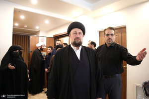دیدار سید حسن خمینی با خانواده شهیدان لاریجانی